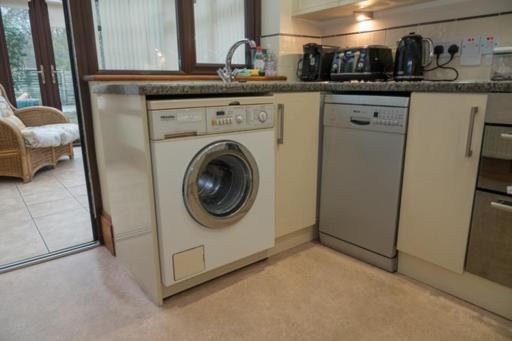 Beautiful Bexhill Cottage With Garden 3 Mins Walk To Beach מראה חיצוני תמונה